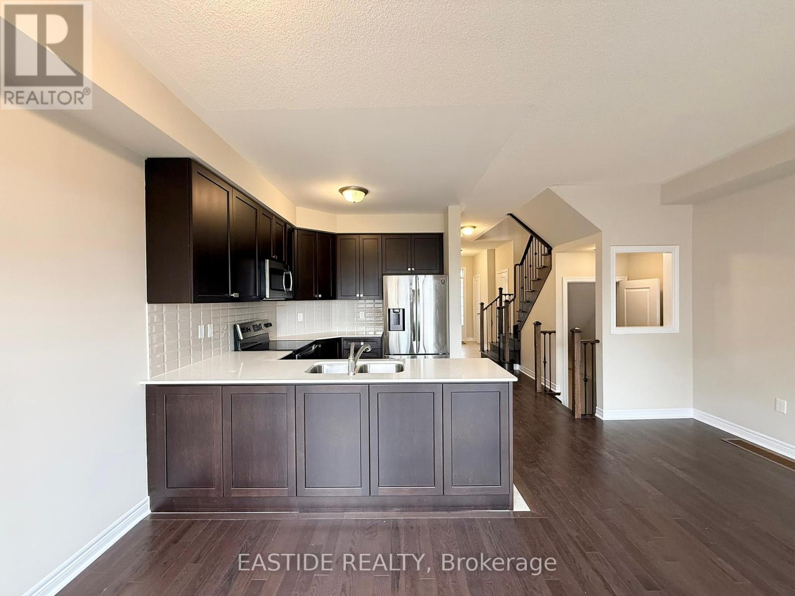 116 Finegan Circle, Brampton, ON - Indoor Photo Showing Kitchen
