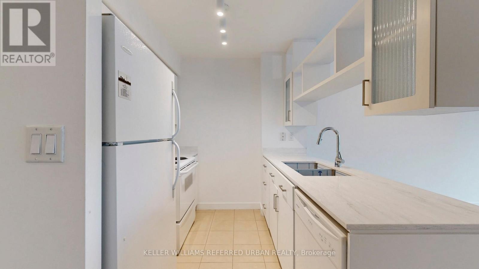 3508 - 397 Front Street W, Toronto, ON - Indoor Photo Showing Kitchen With Double Sink
