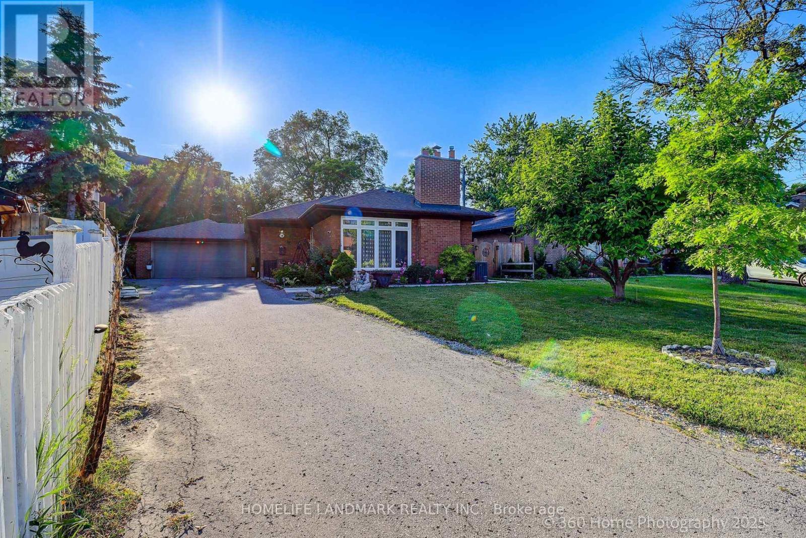 38 Moorecroft Crescent, Toronto, ON - Outdoor