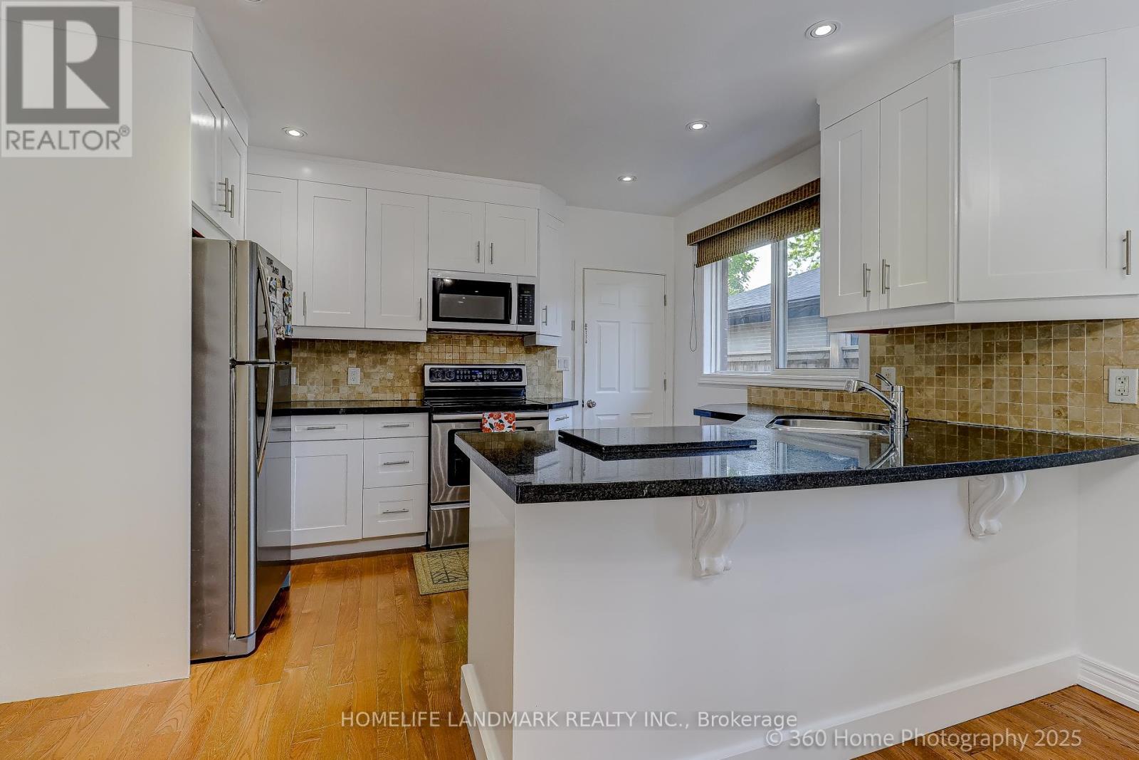 38 Moorecroft Crescent, Toronto, ON - Indoor Photo Showing Kitchen