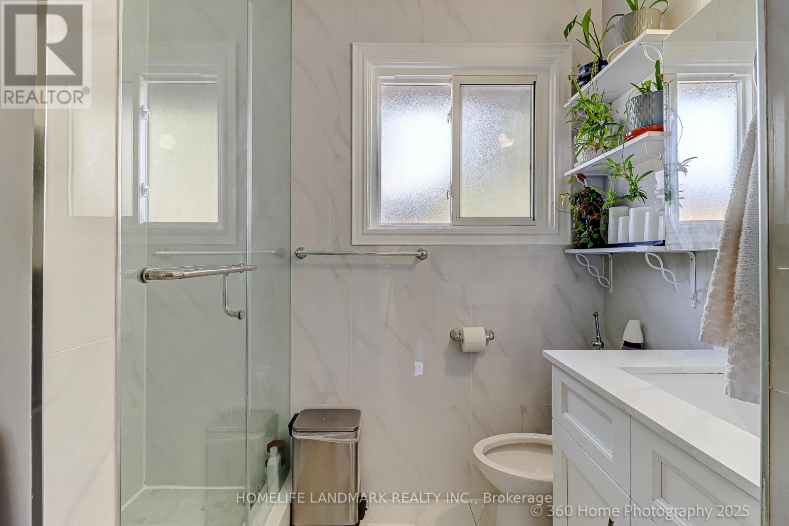 38 Moorecroft Crescent, Toronto, ON - Indoor Photo Showing Bathroom