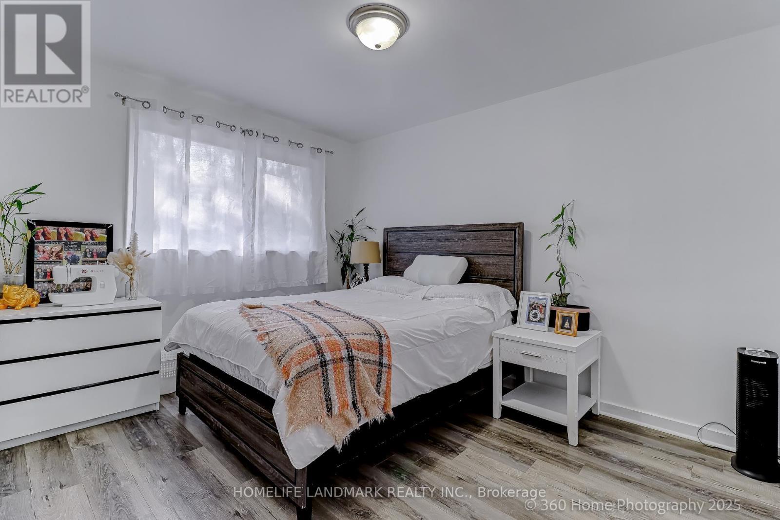 38 Moorecroft Crescent, Toronto, ON - Indoor Photo Showing Bedroom