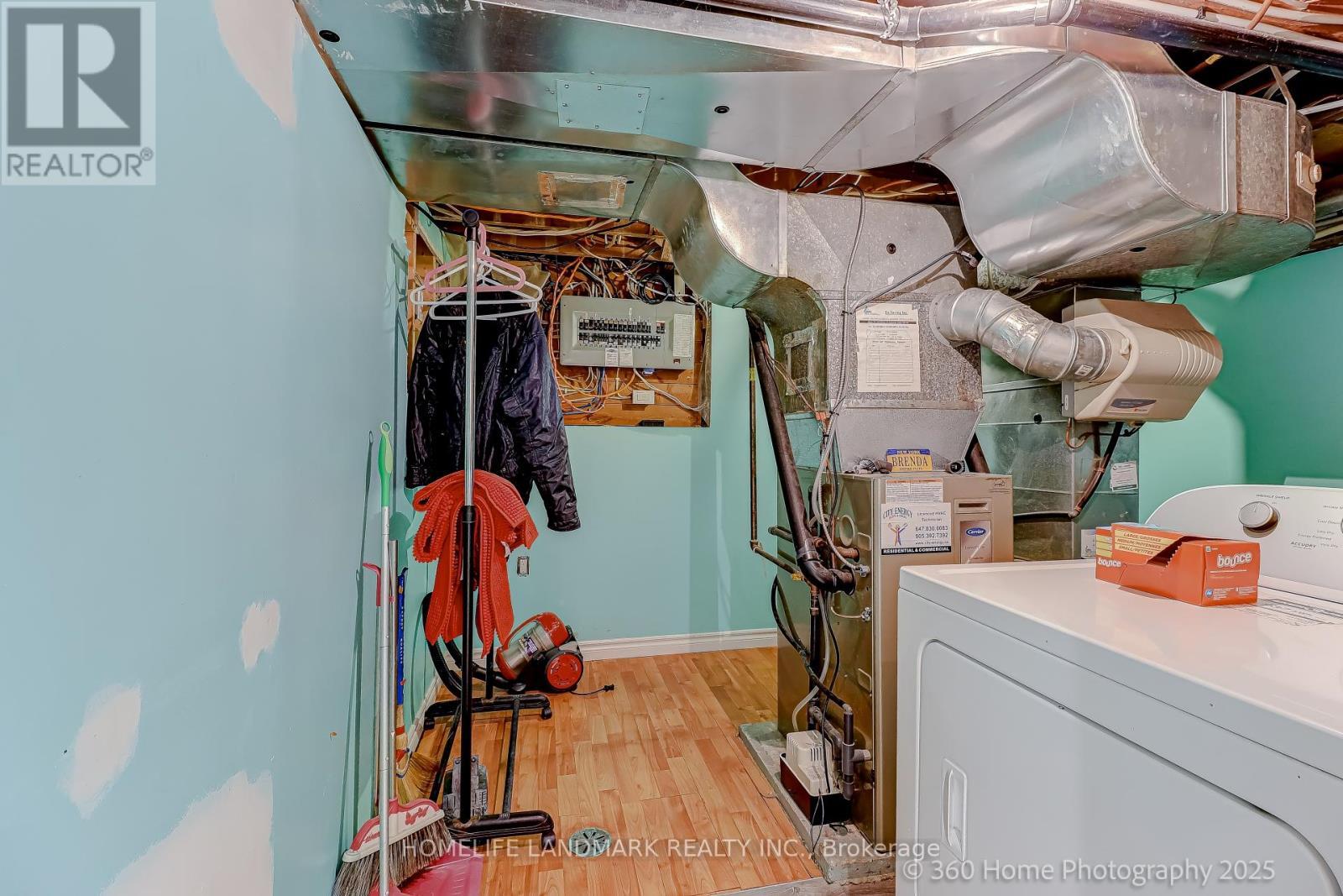 38 Moorecroft Crescent, Toronto, ON - Indoor Photo Showing Laundry Room