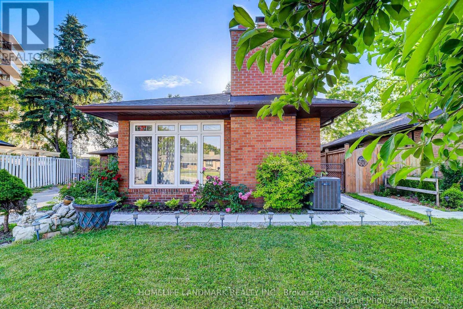 38 Moorecroft Crescent, Toronto, ON - Outdoor