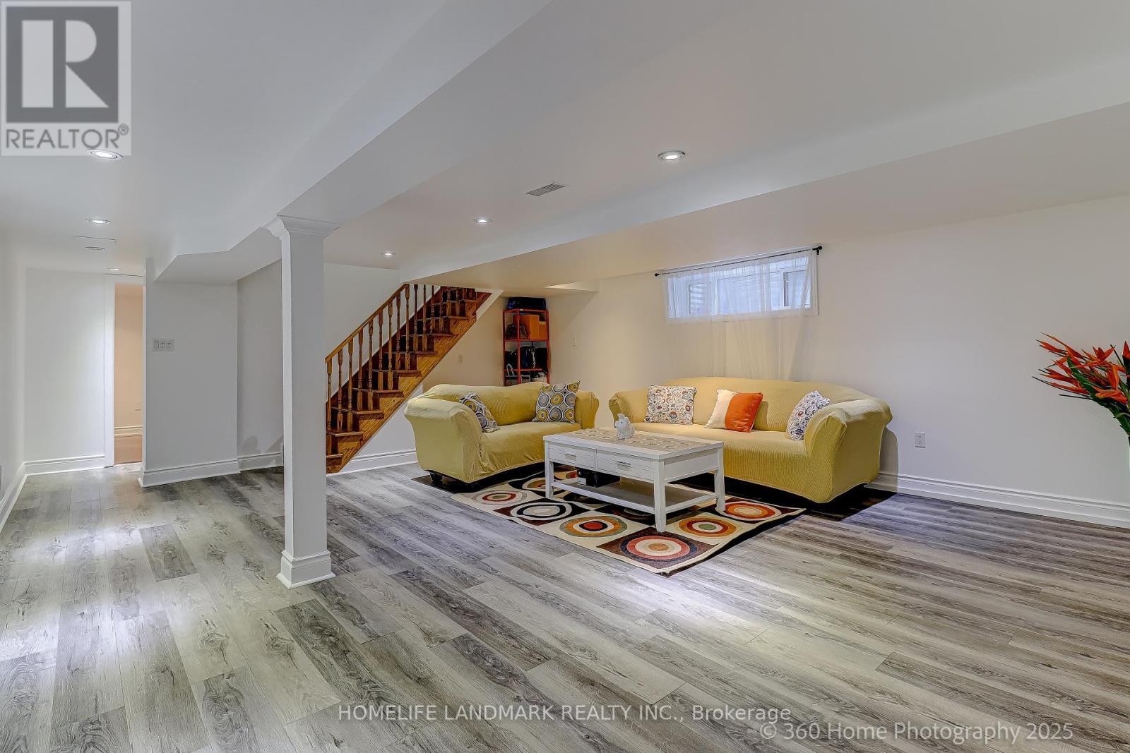 38 Moorecroft Crescent, Toronto, ON - Indoor