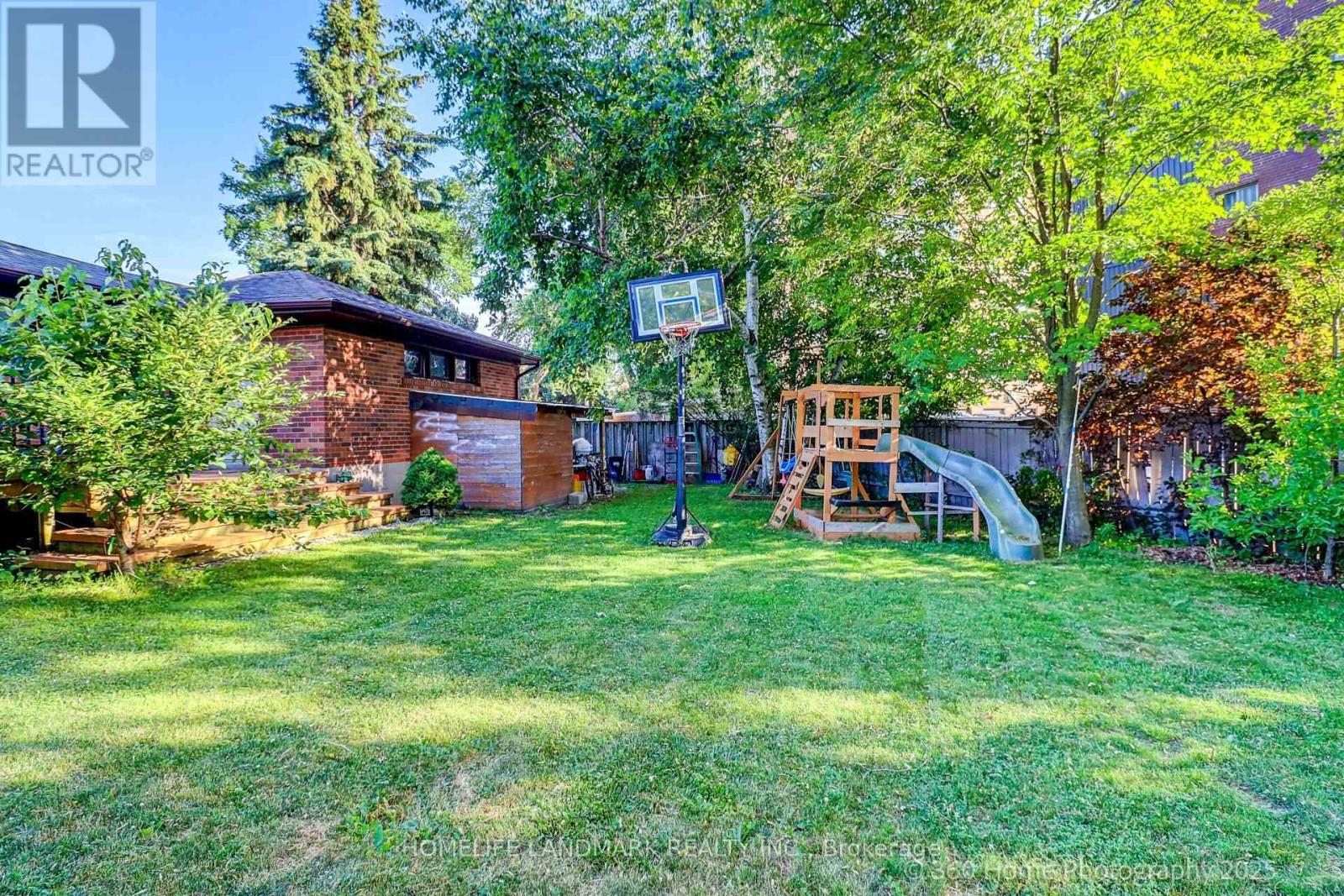 38 Moorecroft Crescent, Toronto, ON - Outdoor