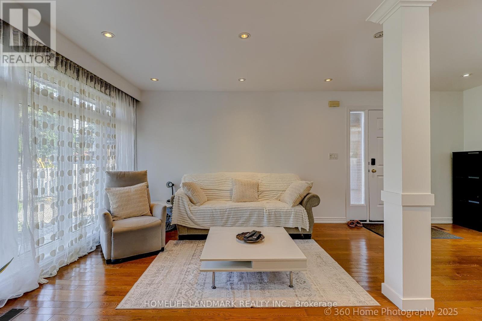 38 Moorecroft Crescent, Toronto, ON - Indoor