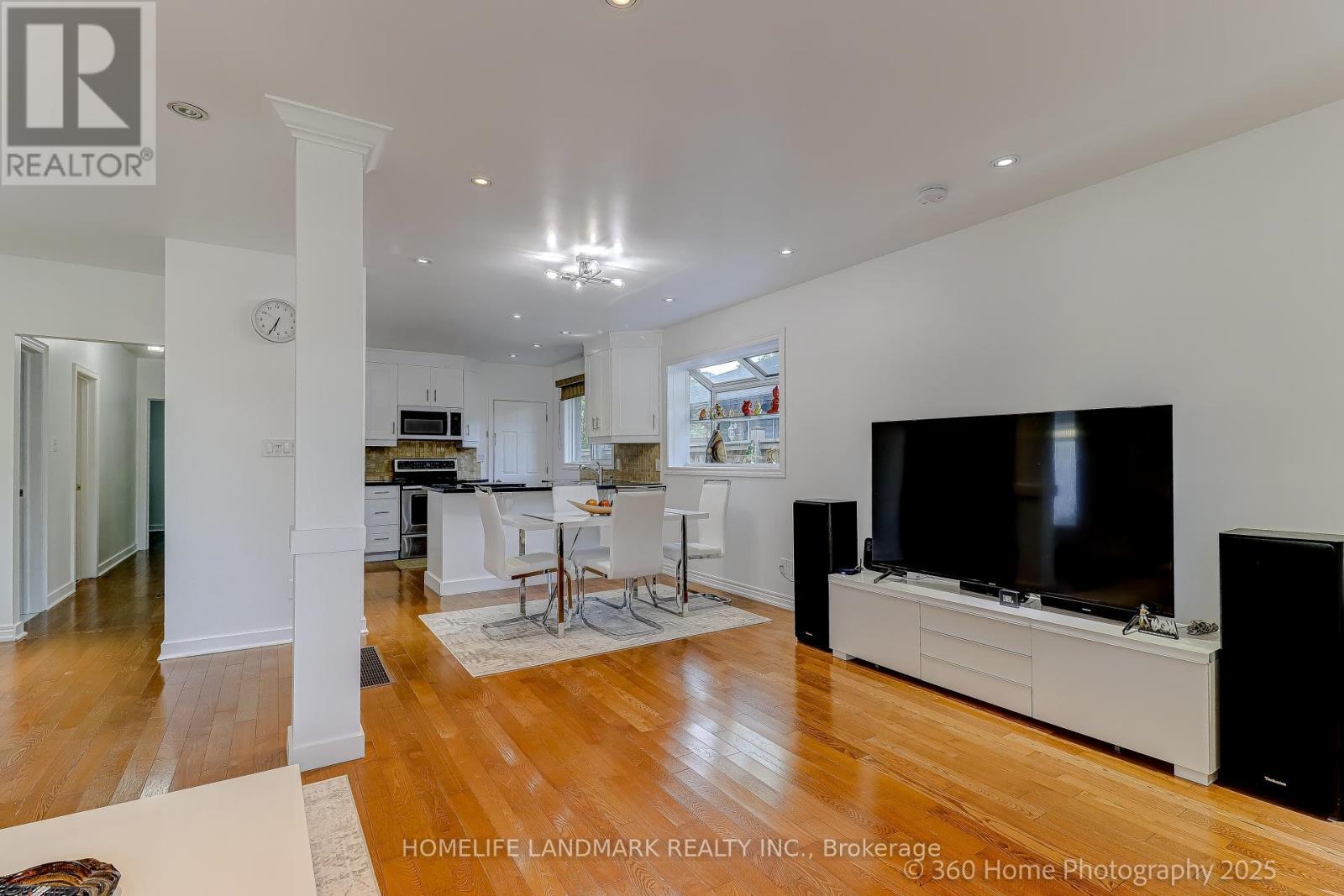 38 Moorecroft Crescent, Toronto, ON - Indoor Photo Showing Living Room