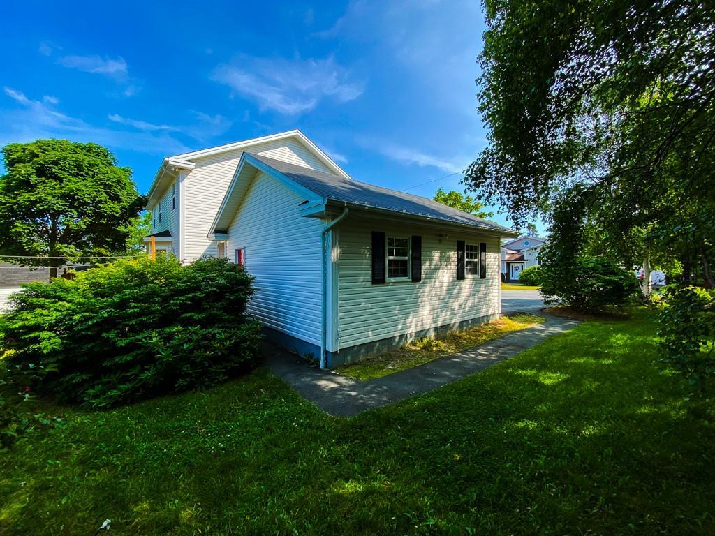 16 Heneys Pond Road, Bay Roberts, NL