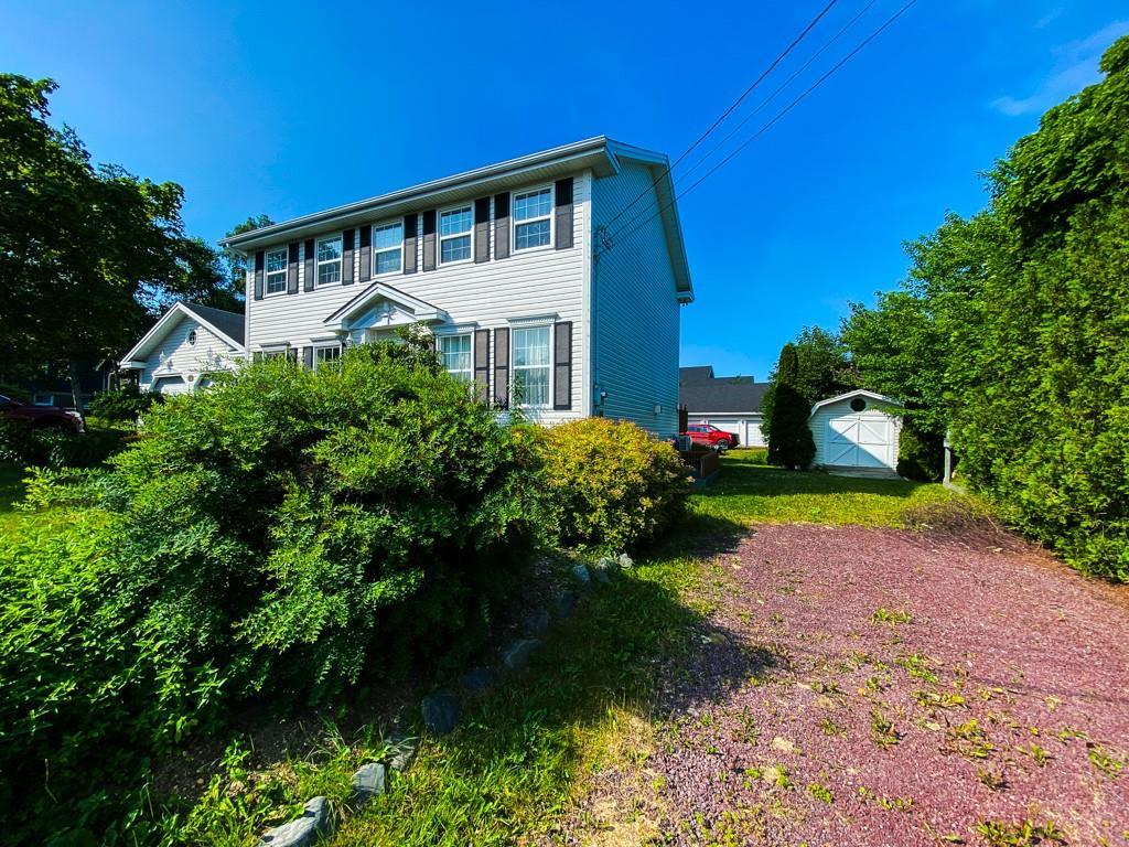16 Heneys Pond Road, Bay Roberts, NL