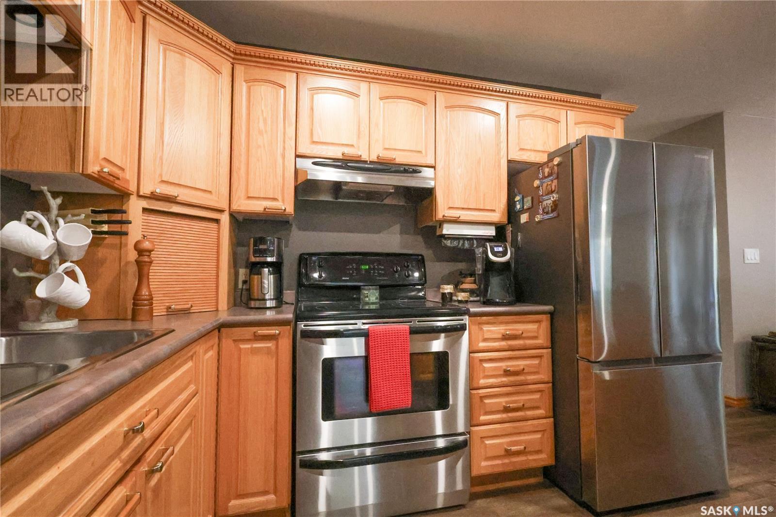 105 Crestview Drive, Lakeland Rm No. 521, SK - Indoor Photo Showing Kitchen With Stainless Steel Kitchen