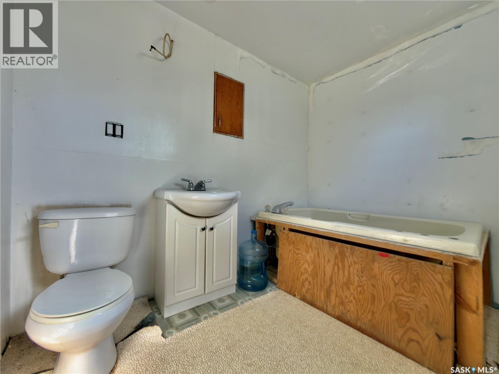 128 Railway Avenue, Margo, SK - Indoor Photo Showing Bathroom