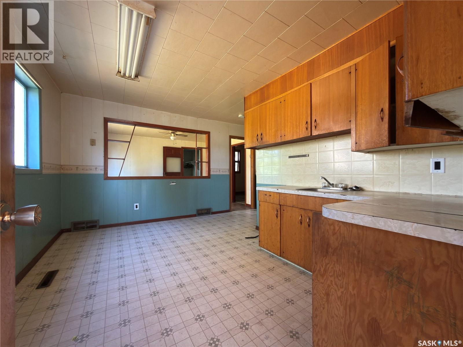 128 Railway Avenue, Margo, SK - Indoor Photo Showing Kitchen