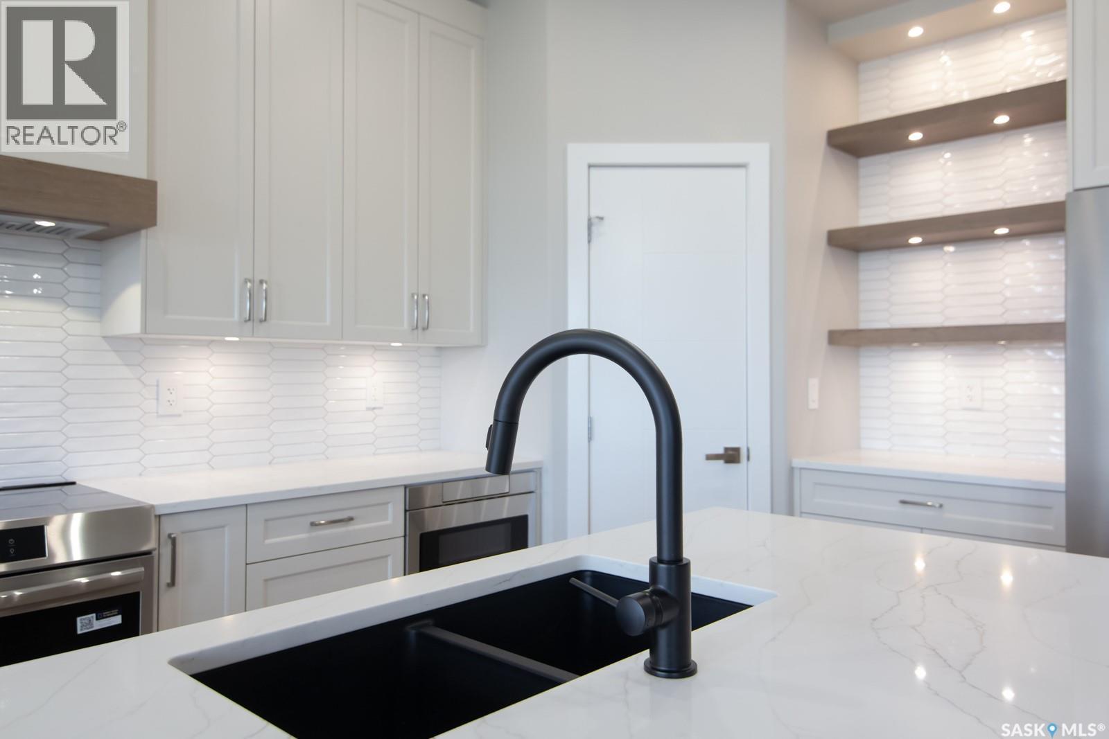 423 Sharma Crescent, Saskatoon, SK - Indoor Photo Showing Kitchen With Double Sink With Upgraded Kitchen