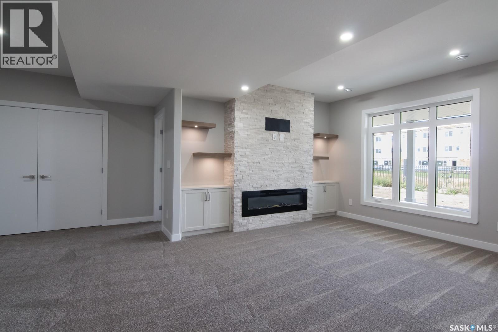 423 Sharma Crescent, Saskatoon, SK - Indoor With Fireplace