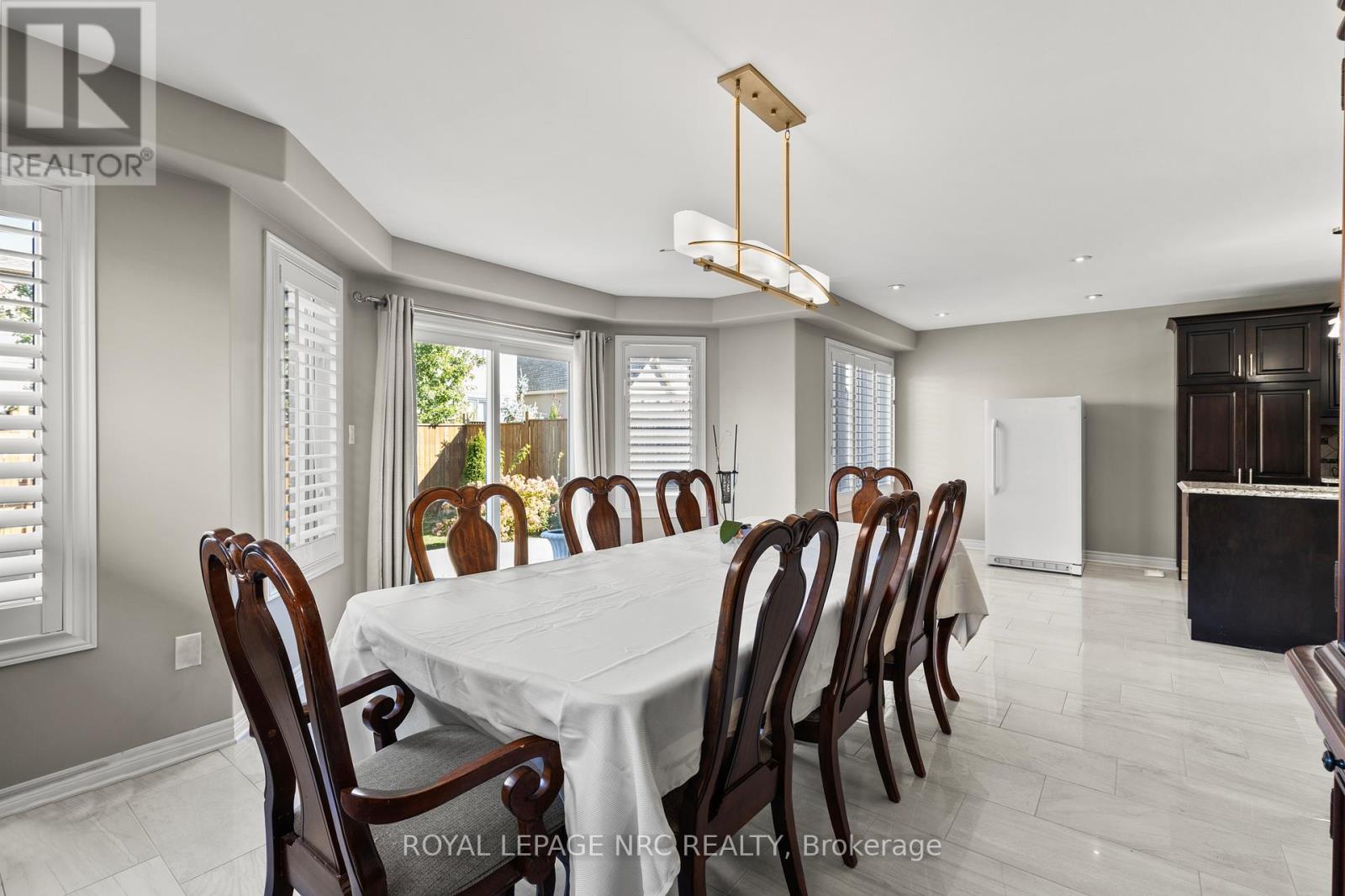 6058 Ernest Crescent, Niagara Falls, ON - Indoor Photo Showing Dining Room