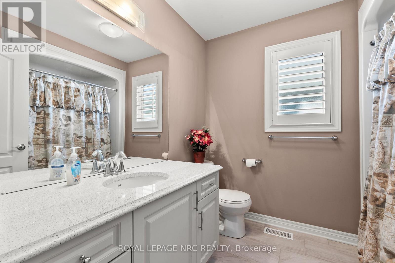 6058 Ernest Crescent, Niagara Falls, ON - Indoor Photo Showing Bathroom