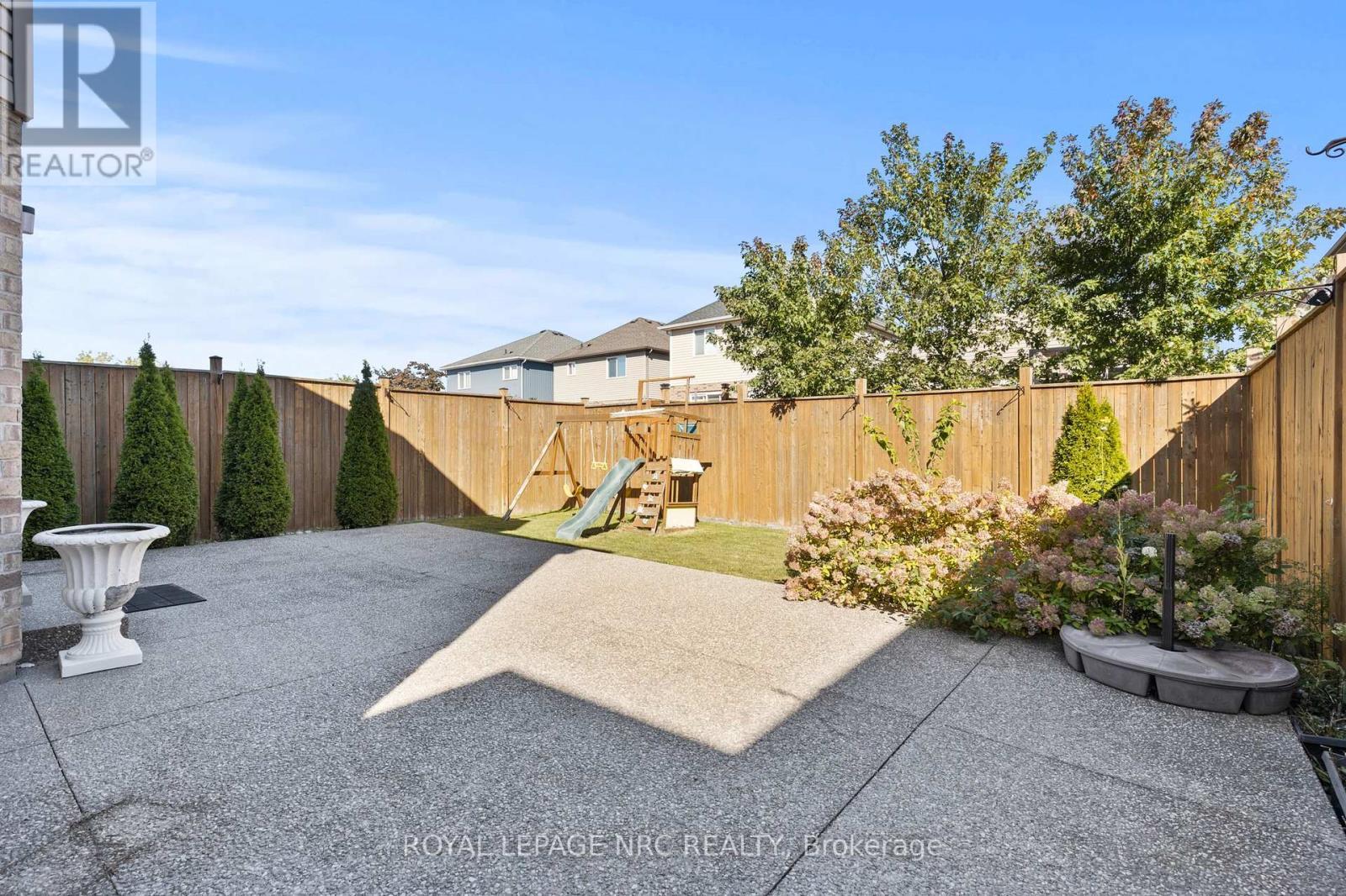 6058 Ernest Crescent, Niagara Falls, ON - Outdoor With Backyard