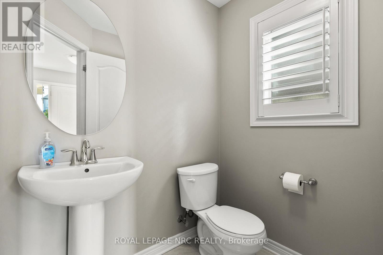 6058 Ernest Crescent, Niagara Falls, ON - Indoor Photo Showing Bathroom