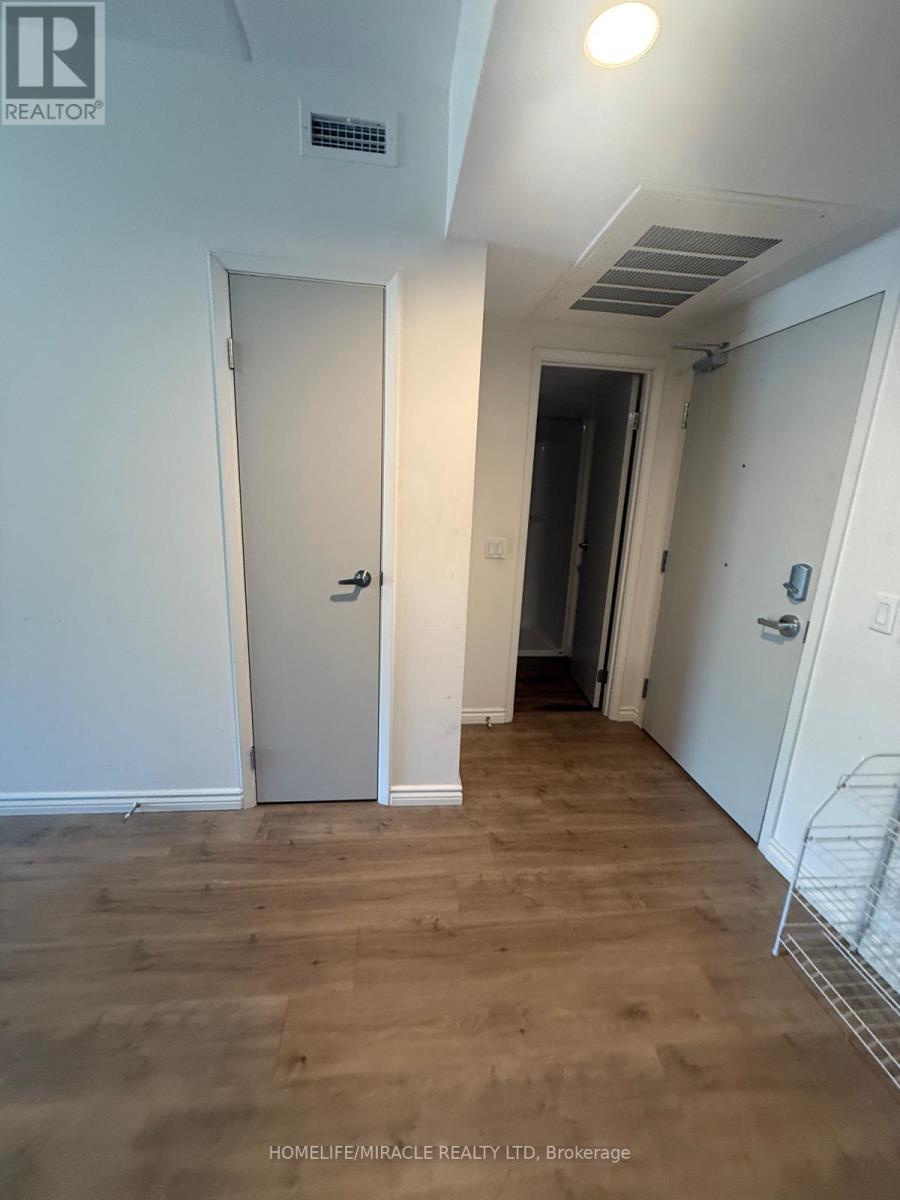 B - 112 - 275 Larch Street, Waterloo, ON - Indoor Photo Showing Other Room