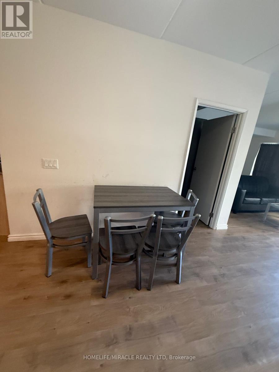 B - 112 - 275 Larch Street, Waterloo, ON - Indoor Photo Showing Dining Room