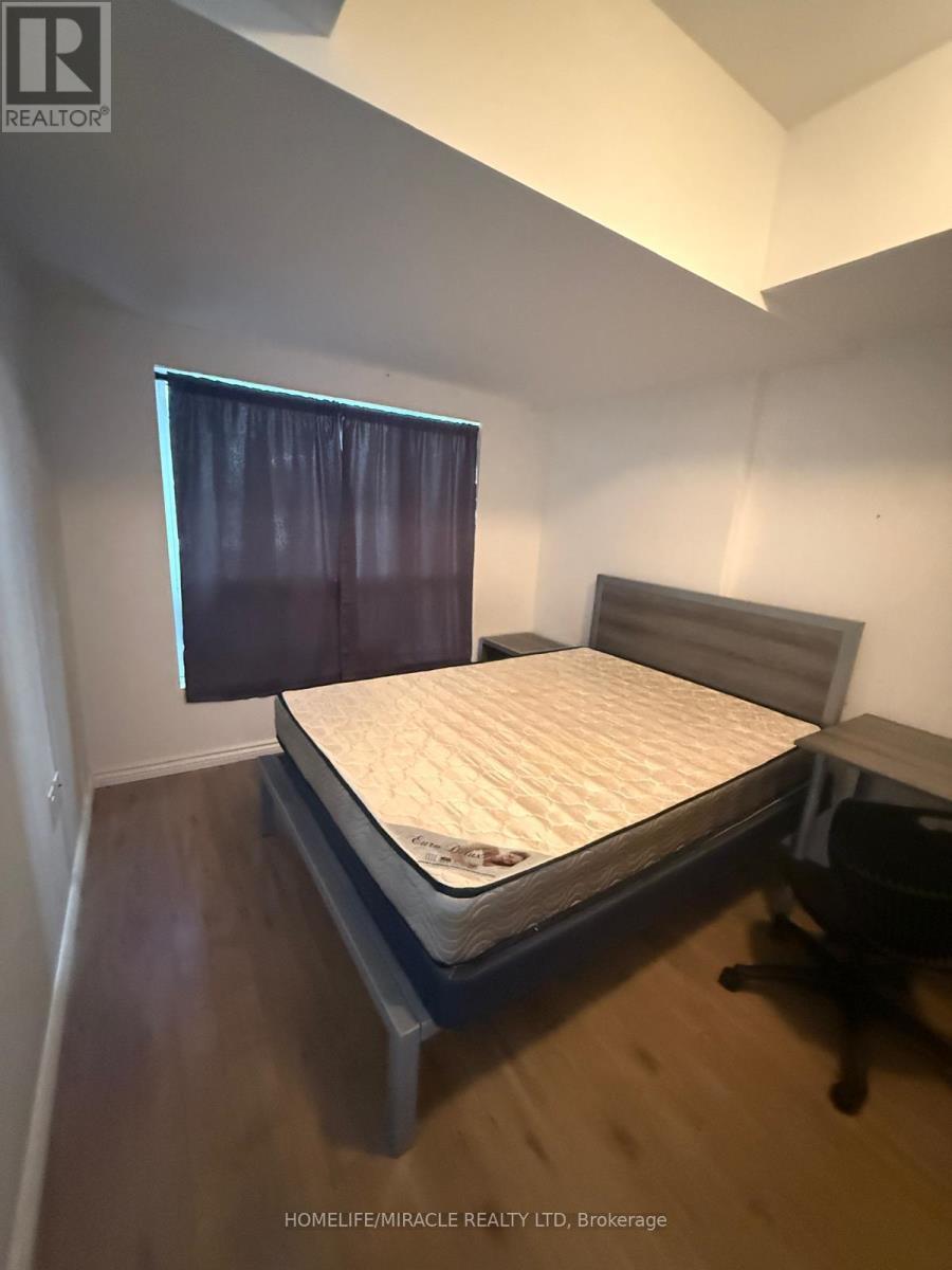 B - 112 - 275 Larch Street, Waterloo, ON - Indoor Photo Showing Other Room