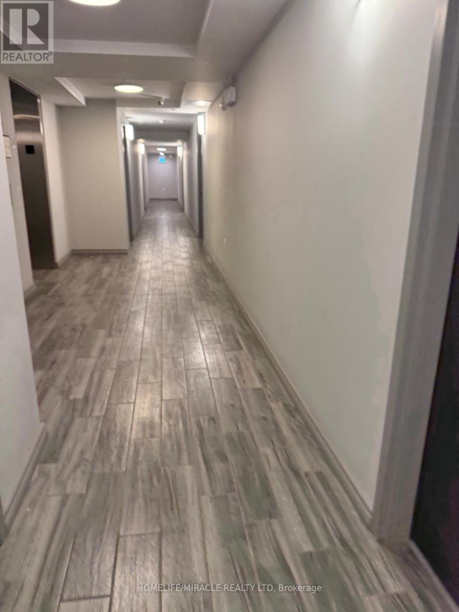 B - 112 - 275 Larch Street, Waterloo, ON - Indoor Photo Showing Other Room