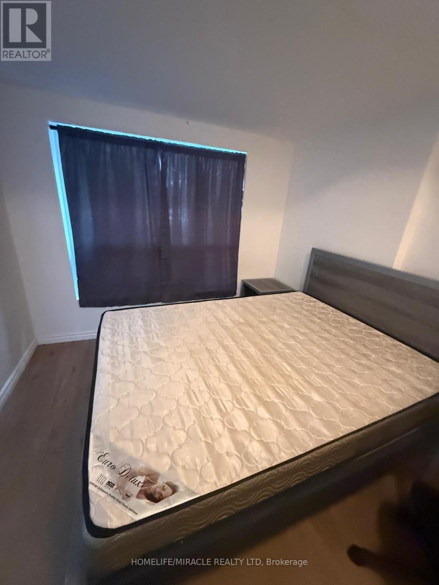 B - 112 - 275 Larch Street, Waterloo, ON - Indoor Photo Showing Other Room