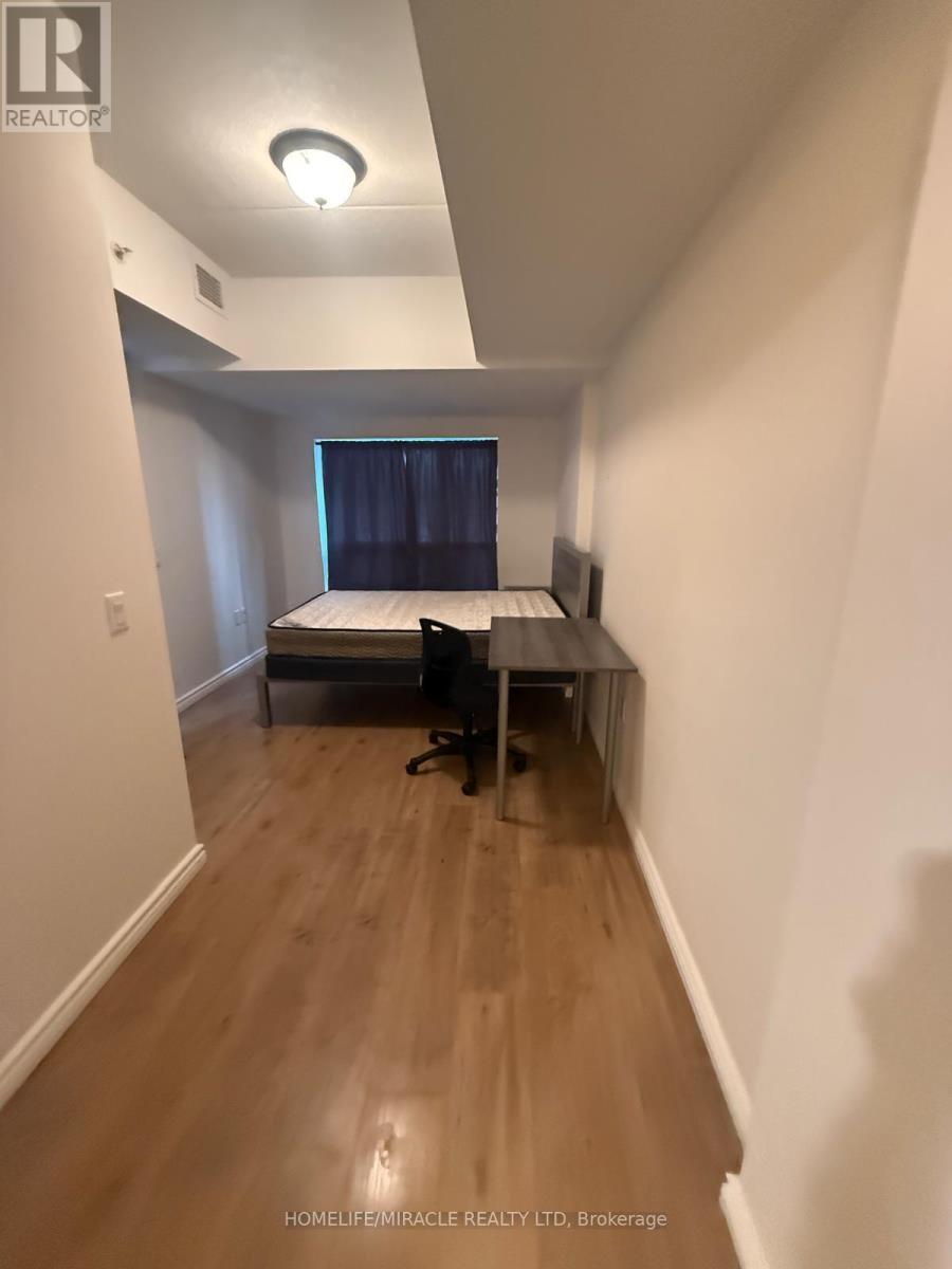 B - 112 - 275 Larch Street, Waterloo, ON - Indoor Photo Showing Other Room