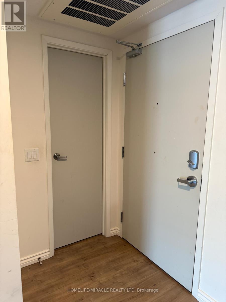 B - 112 - 275 Larch Street, Waterloo, ON - Indoor Photo Showing Other Room