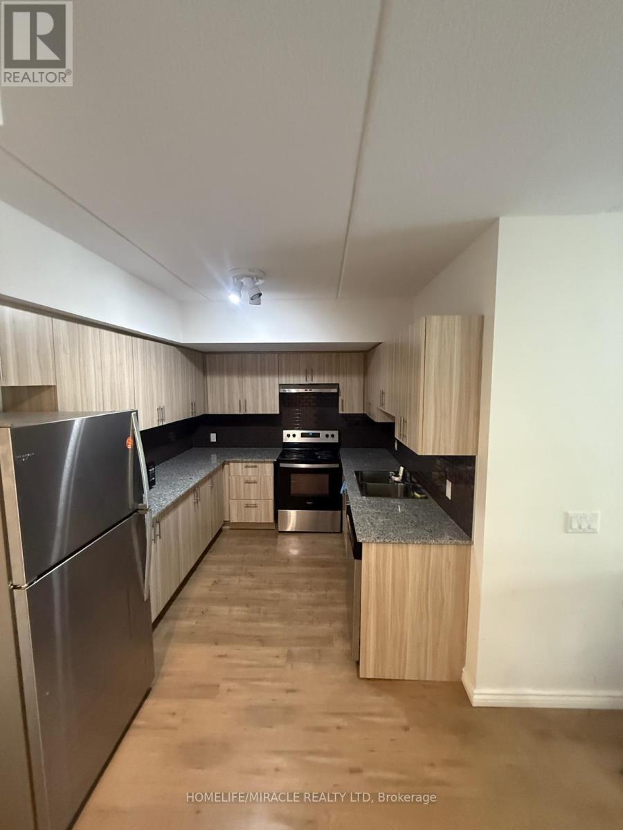 B - 112 - 275 Larch Street, Waterloo, ON - Indoor Photo Showing Other Room