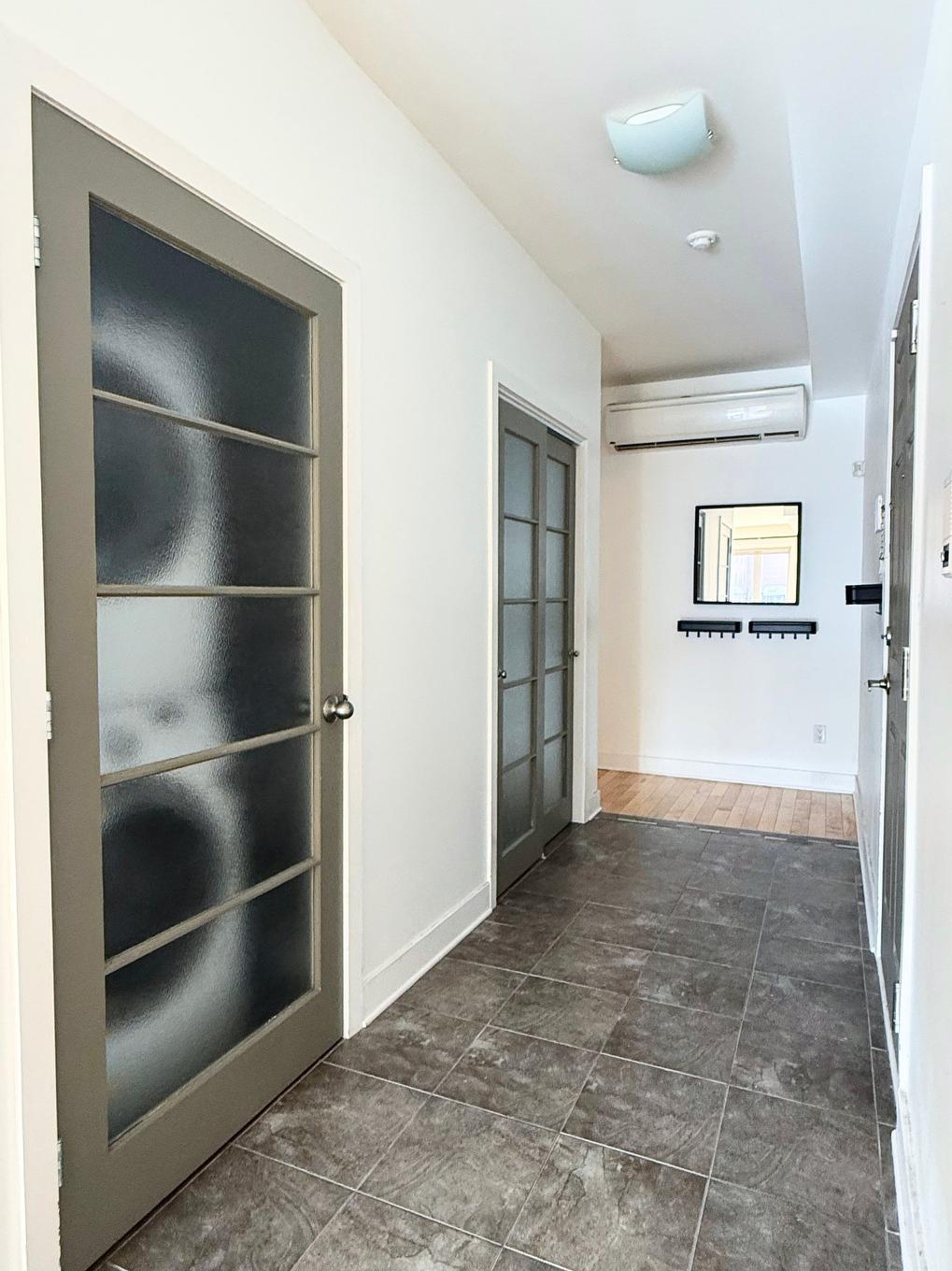 Hall - 203-2170 Rue Cartier, Montréal (Ville-Marie), QC - Indoor Photo Showing Other Room