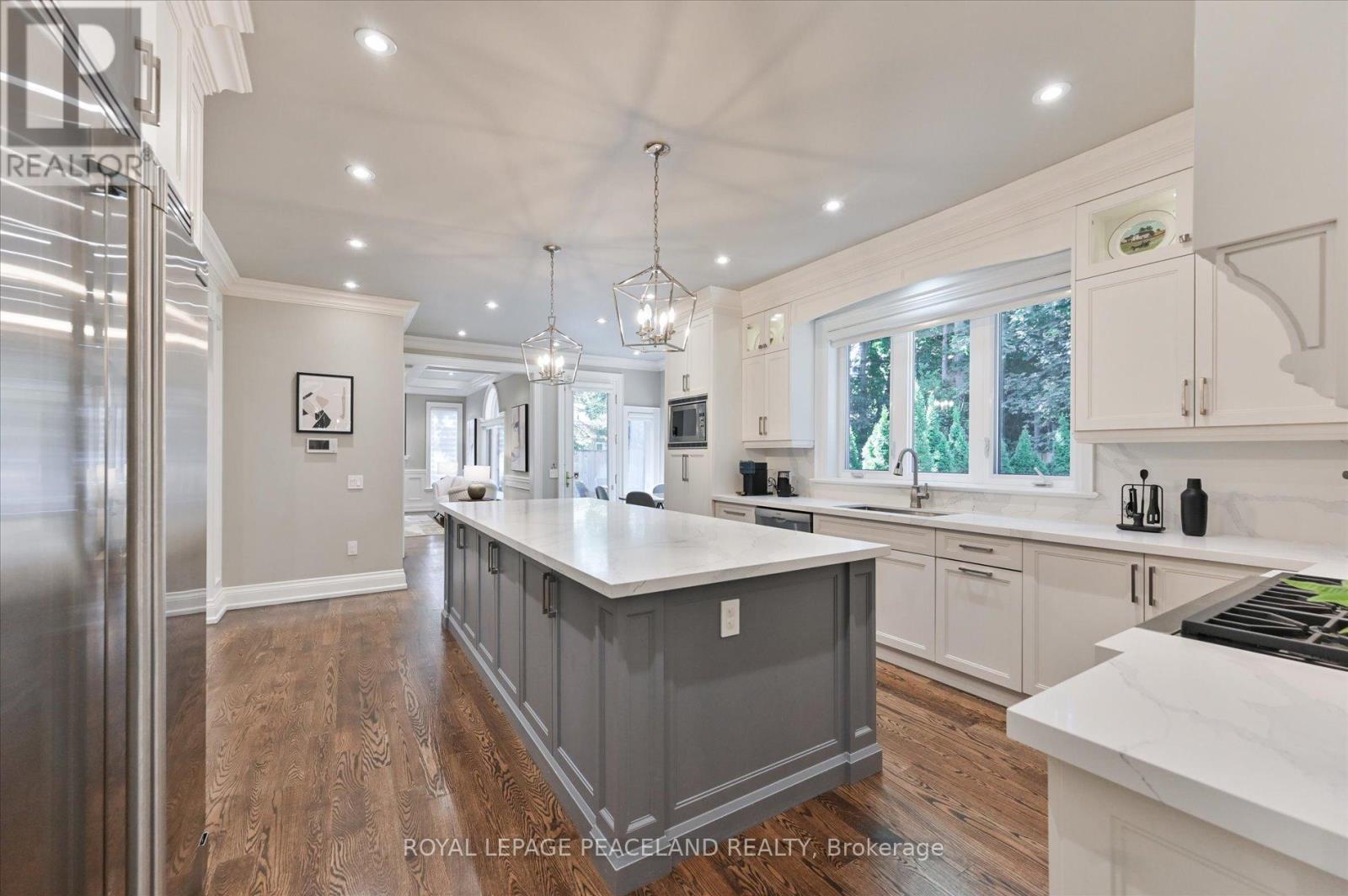 2 Flaremore Crescent, Toronto, ON - Indoor Photo Showing Kitchen With Upgraded Kitchen