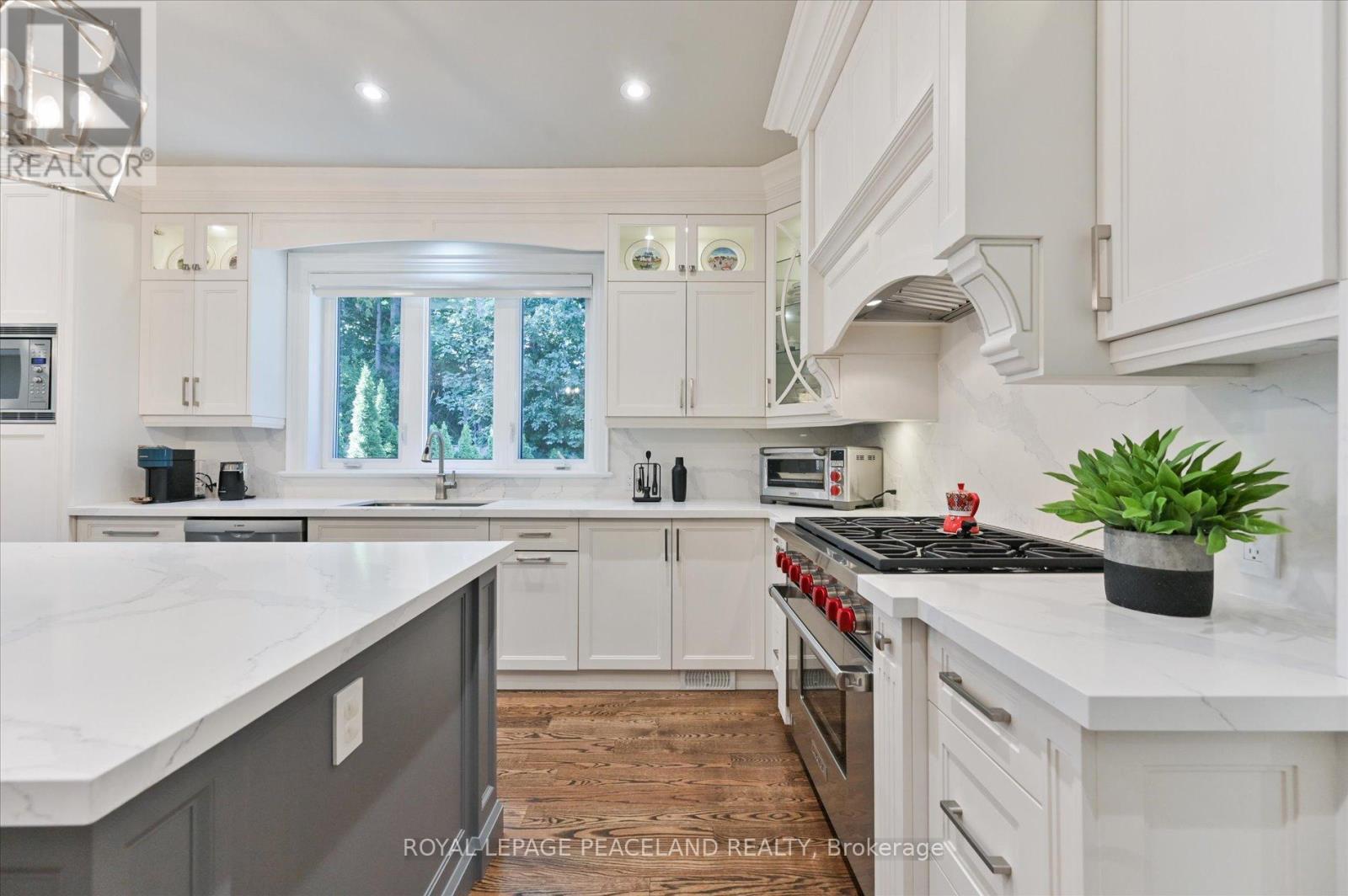 2 Flaremore Crescent, Toronto, ON - Indoor Photo Showing Kitchen With Upgraded Kitchen