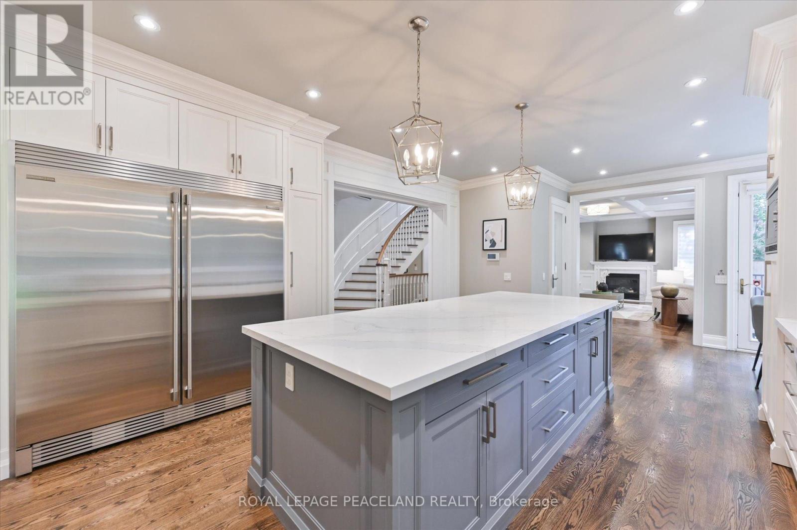 2 Flaremore Crescent, Toronto, ON - Indoor Photo Showing Kitchen With Upgraded Kitchen