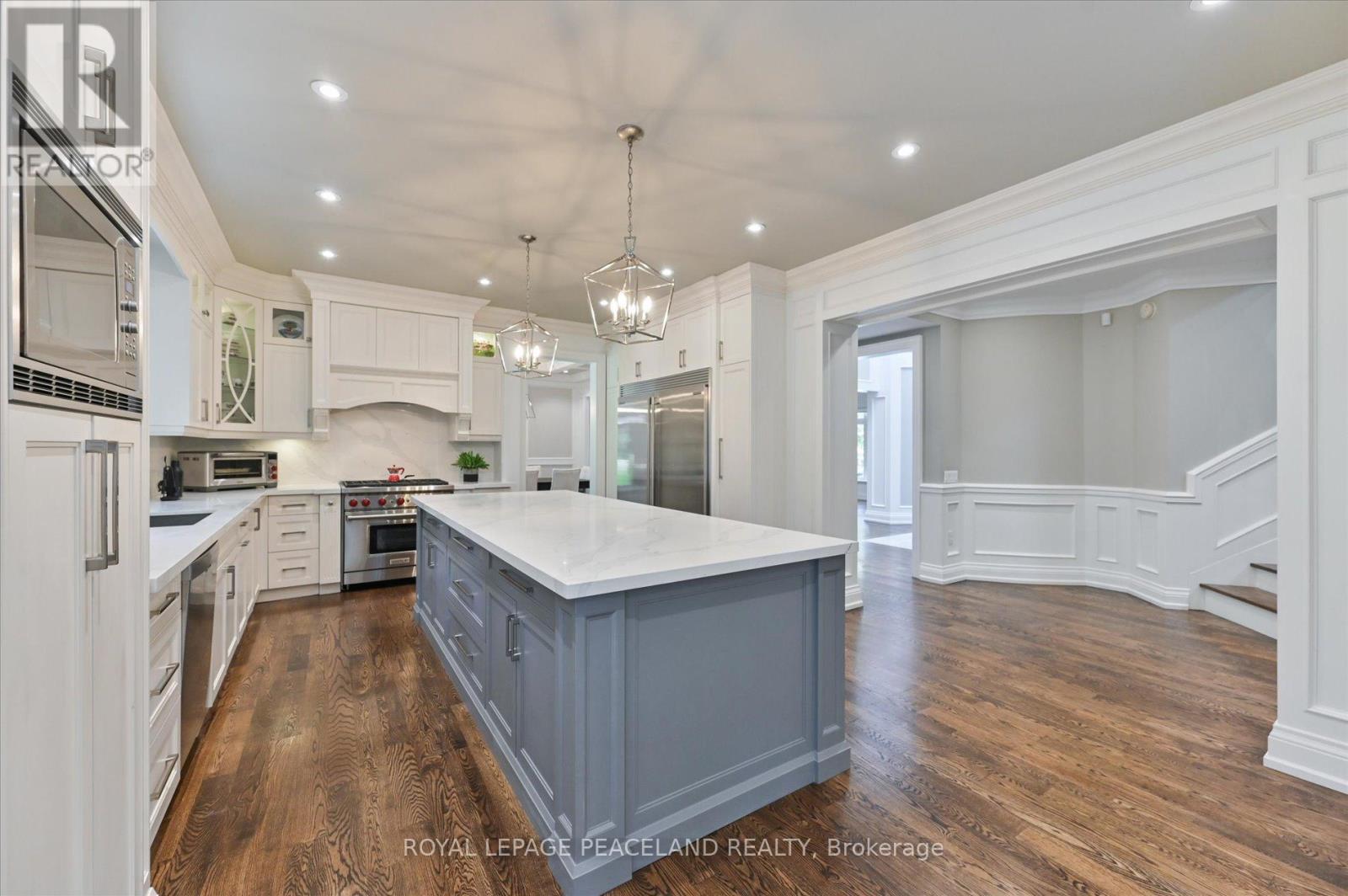2 Flaremore Crescent, Toronto, ON - Indoor Photo Showing Kitchen With Upgraded Kitchen