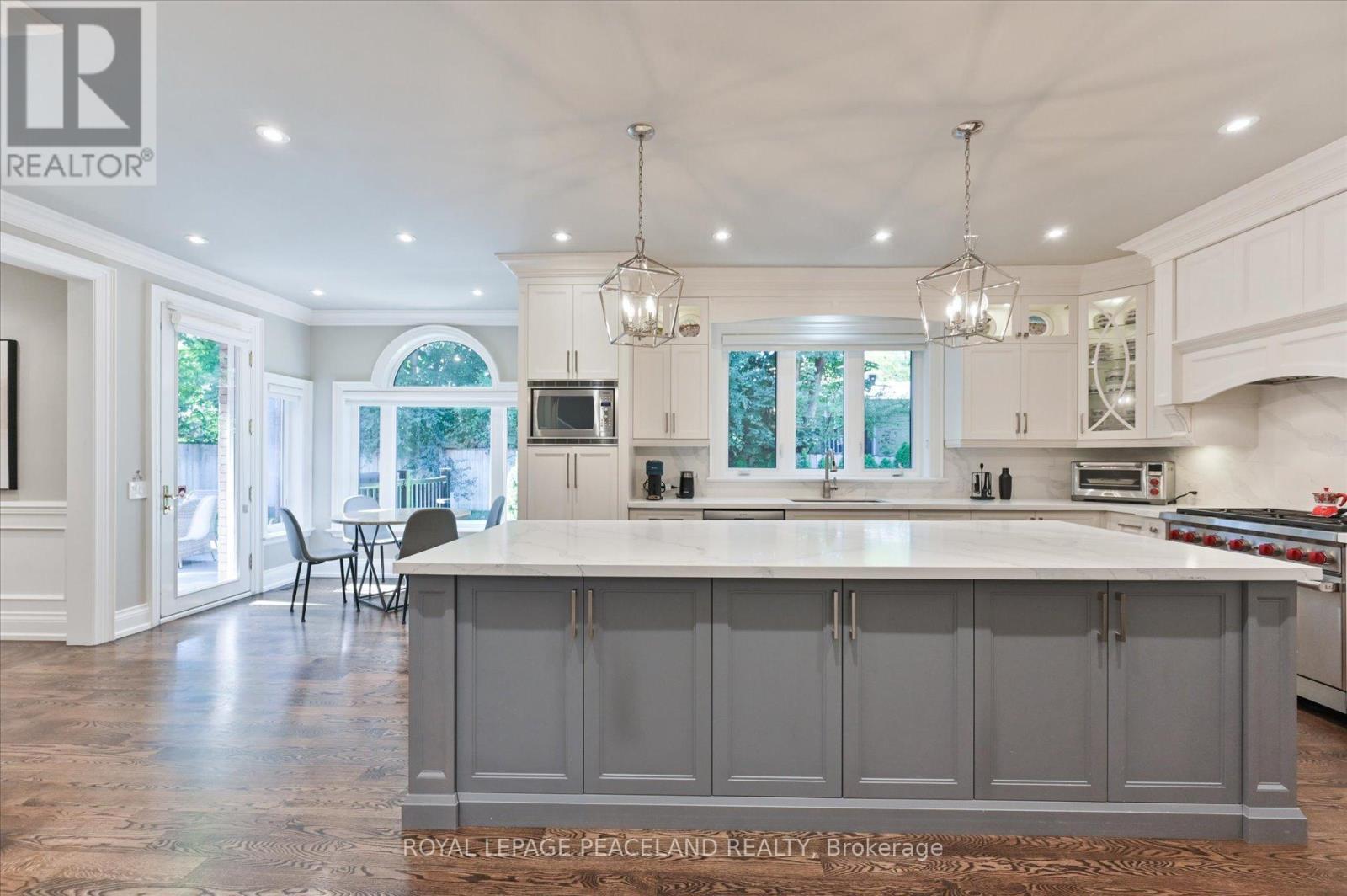 2 Flaremore Crescent, Toronto, ON - Indoor Photo Showing Kitchen With Upgraded Kitchen
