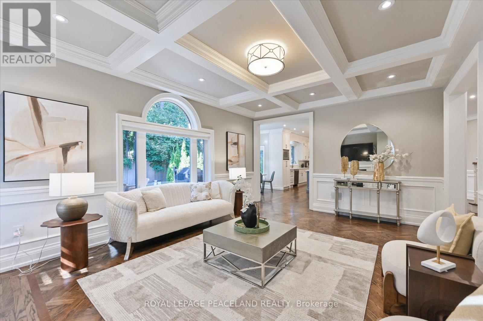 2 Flaremore Crescent, Toronto, ON - Indoor Photo Showing Living Room