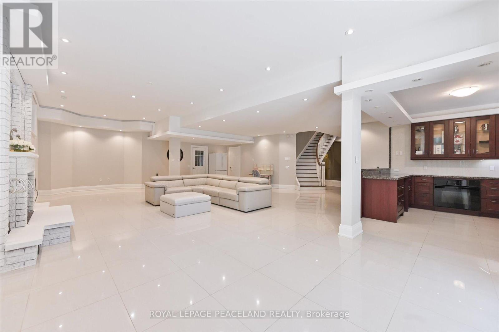 2 Flaremore Crescent, Toronto, ON - Indoor Photo Showing Other Room