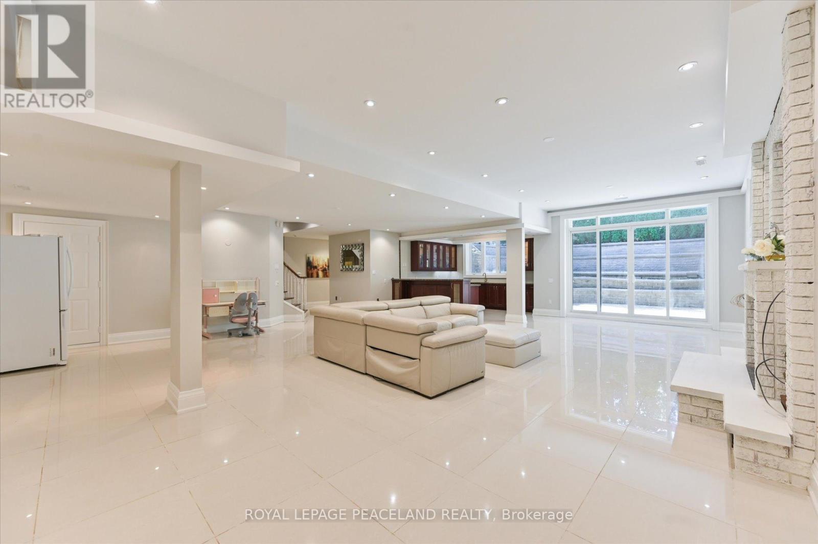 2 Flaremore Crescent, Toronto, ON - Indoor