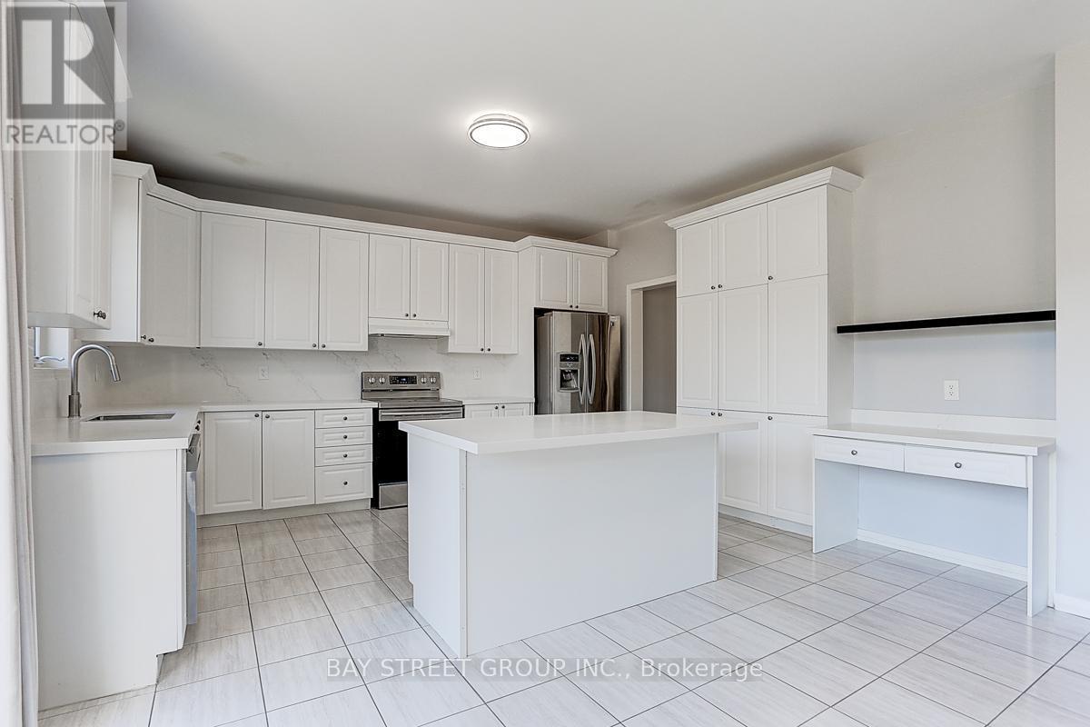 2433 Equestrian Cres Crescent, Oshawa, ON - Indoor Photo Showing Kitchen