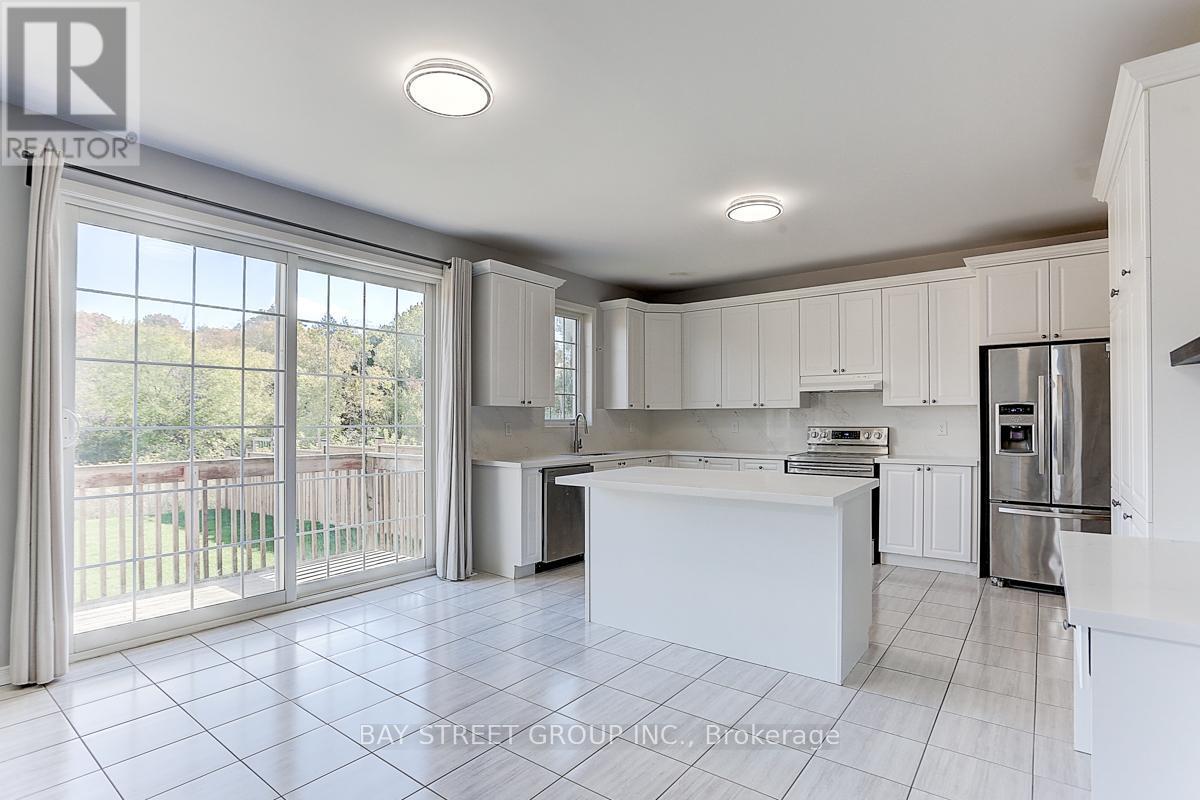 2433 Equestrian Cres Crescent, Oshawa, ON - Indoor Photo Showing Kitchen