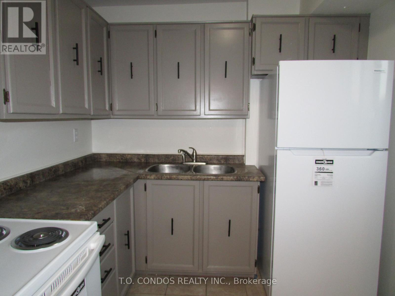 213 - 2001 Bonnymede Drive, Mississauga, ON - Indoor Photo Showing Kitchen With Double Sink