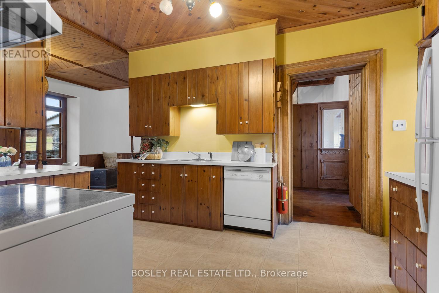 2247 Van Luven Road, Hamilton Township (Baltimore), ON - Indoor Photo Showing Kitchen