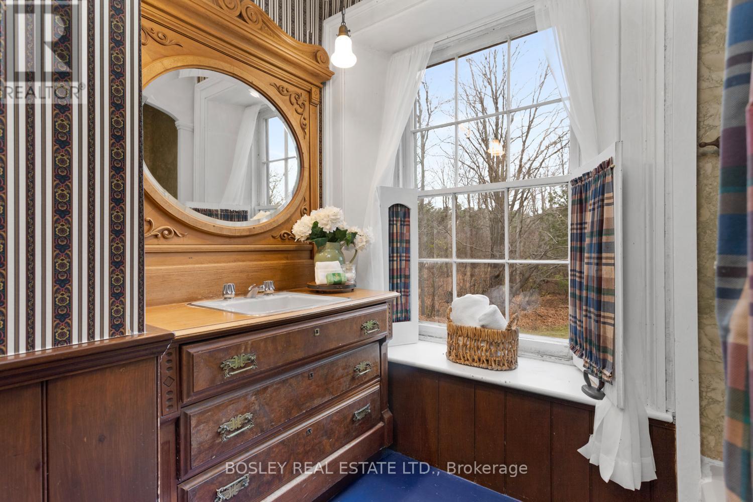2247 Van Luven Road, Hamilton Township (Baltimore), ON - Indoor Photo Showing Bathroom