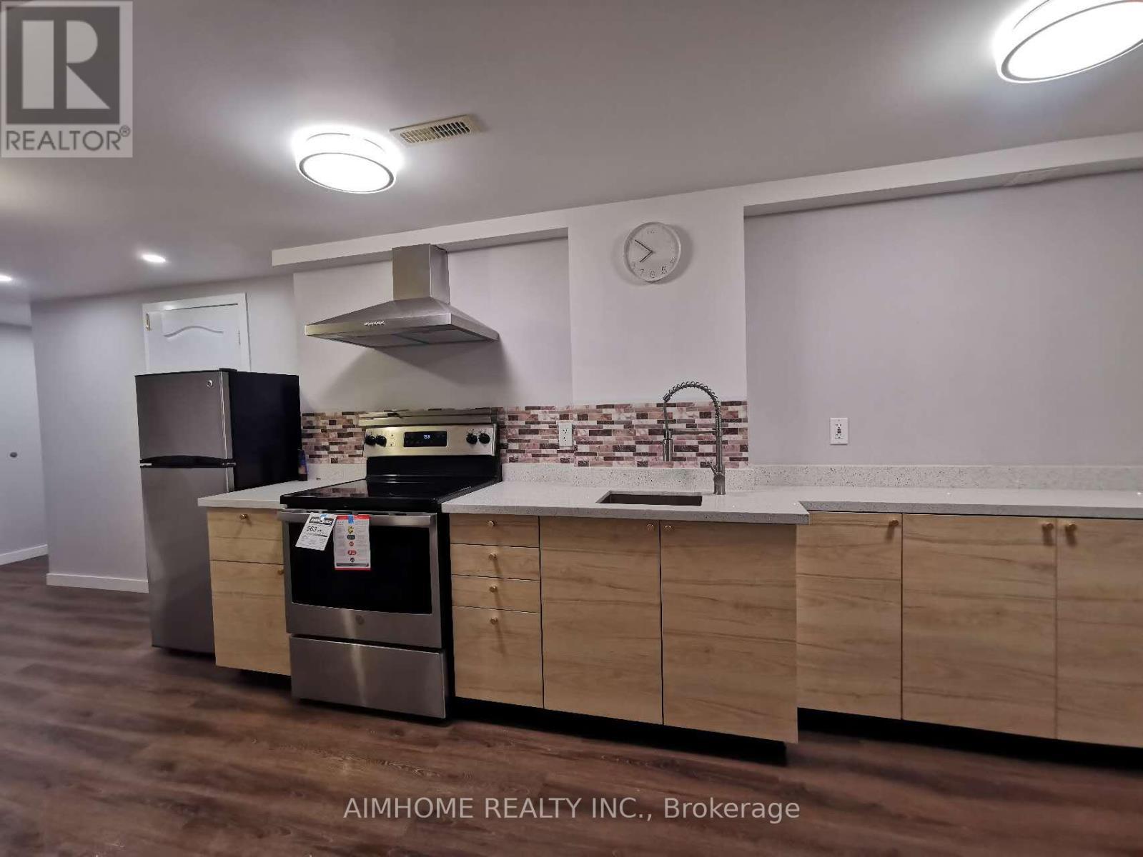 17 Boticelli Way, Vaughan, ON - Indoor Photo Showing Kitchen