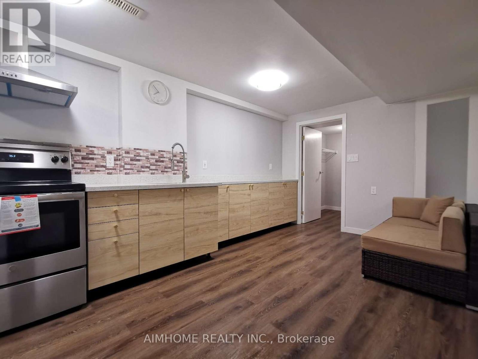 17 Boticelli Way, Vaughan, ON - Indoor Photo Showing Kitchen