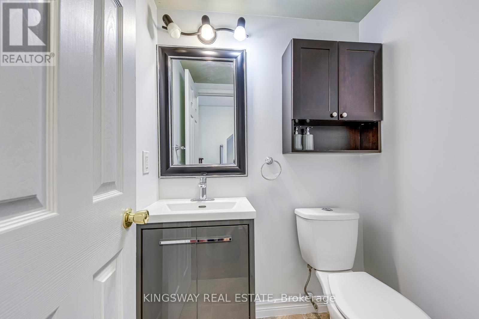 61 - 50 Strathaven Drive, Mississauga, ON - Indoor Photo Showing Bathroom