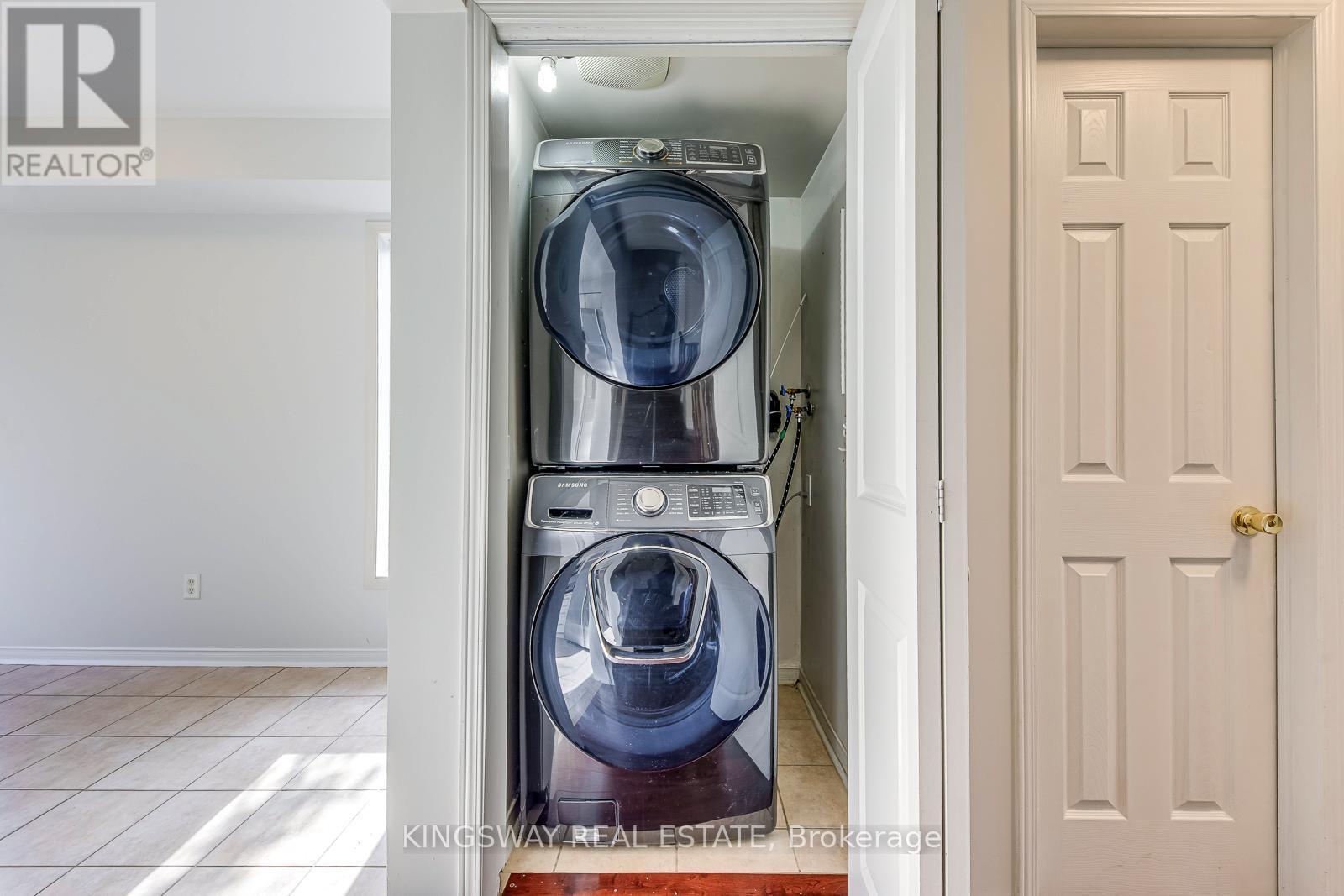 61 - 50 Strathaven Drive, Mississauga, ON - Indoor Photo Showing Laundry Room