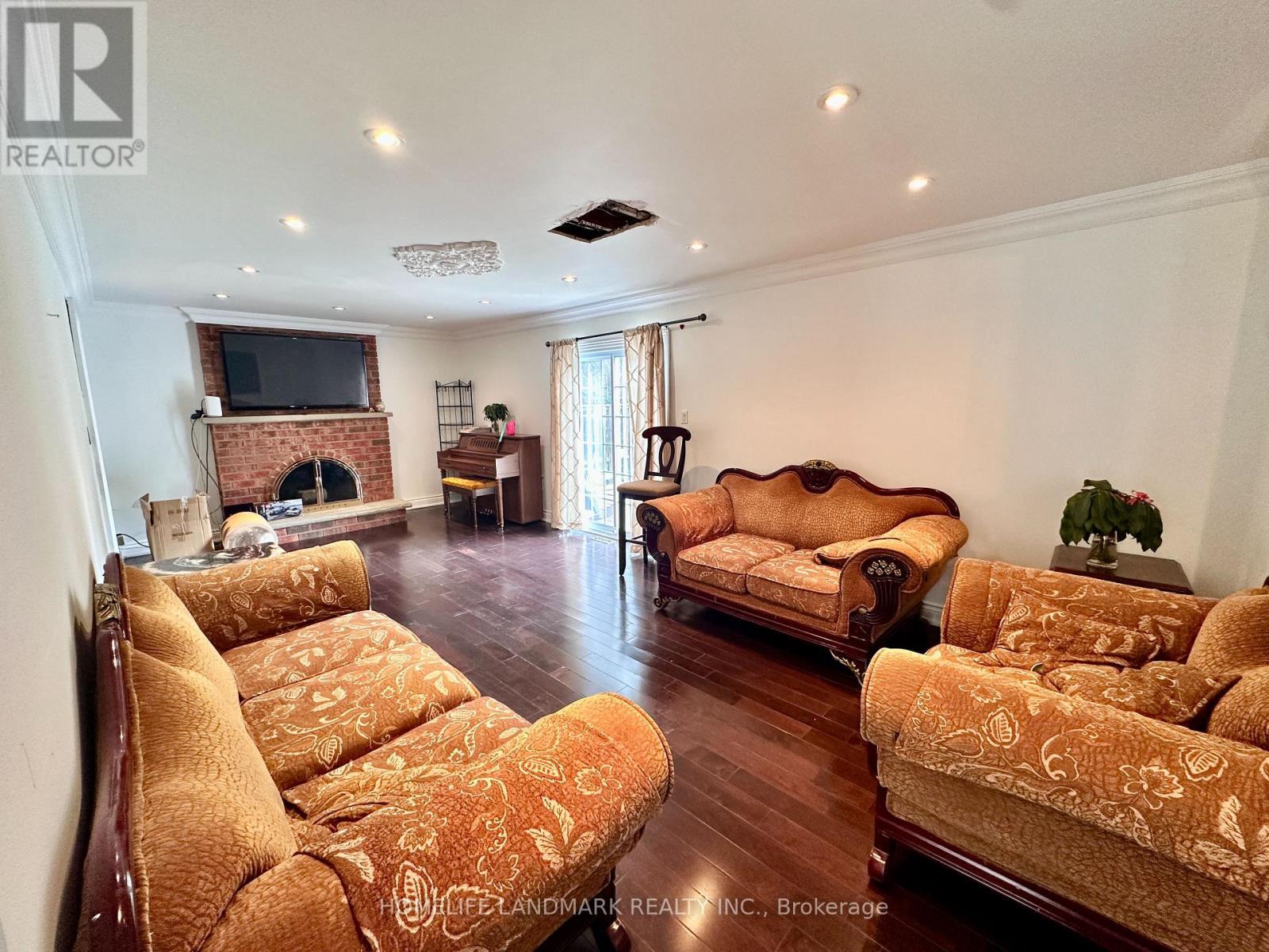 3Rooms - 257 Fincham Avenue, Markham, ON - Indoor Photo Showing Living Room With Fireplace
